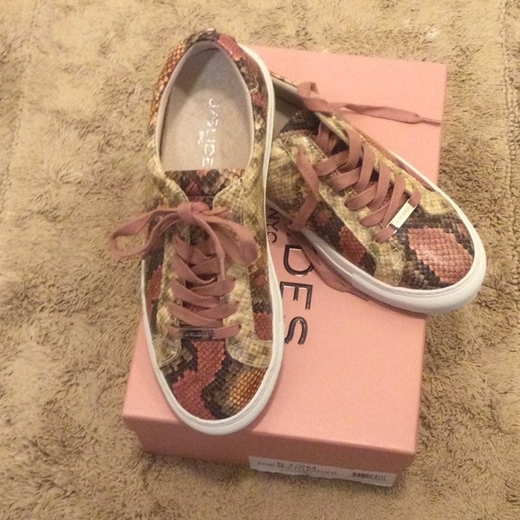 J/SLIDES NY Shoes - ❤️PRETTY❤️LACEE SNEAKERS